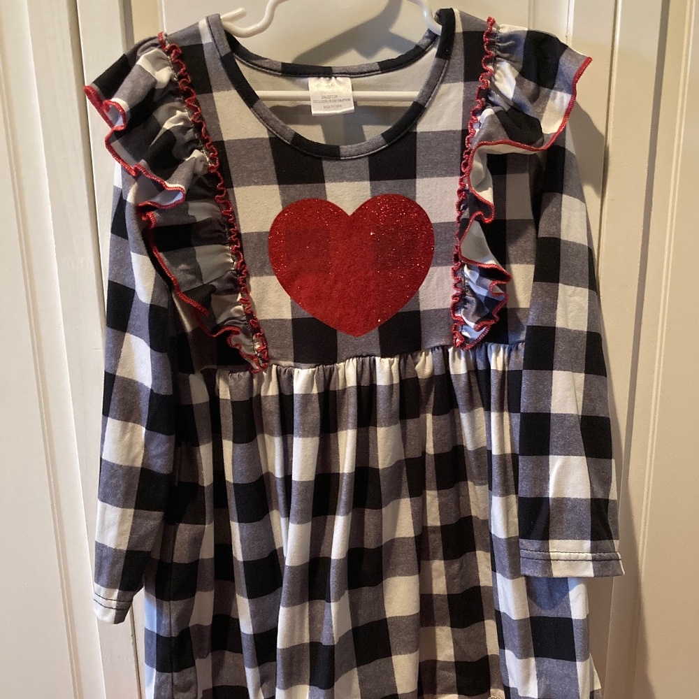 Girls valentines dress size XL, 5-7
